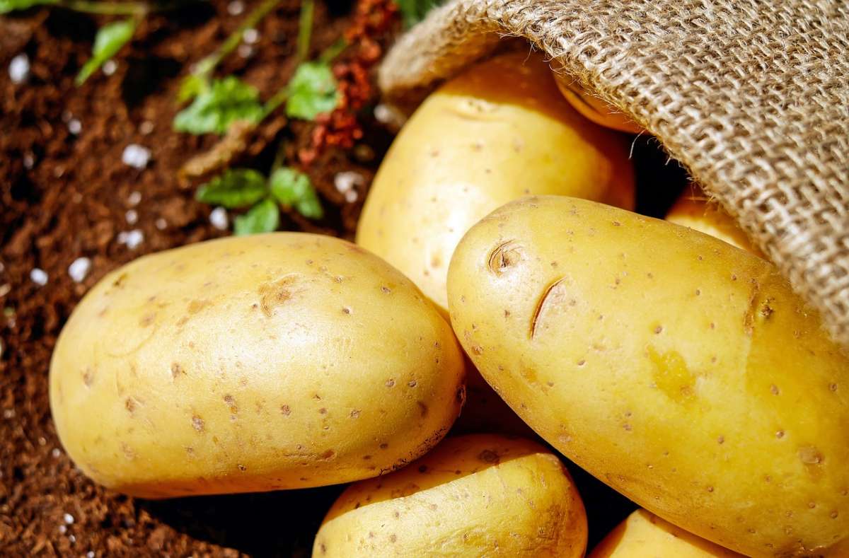 Read more about the article Potato and Tomato Prices Fall up to 30%